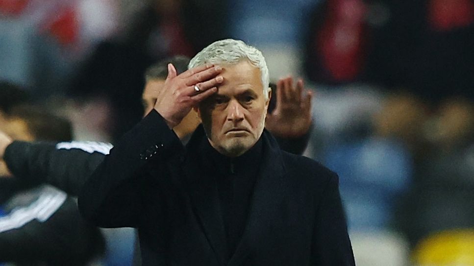 Český gólman vychytal postup do finále, Mourinho zuřil. Naprosto šílený výkon, láteřil slavný kouč